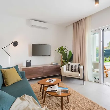 Auni Grey - Heated Pool - Rooftop - Seaview - *