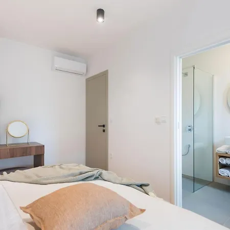 Auni Grey - Heated Pool - Rooftop - Seaview - فيلة Kaštela