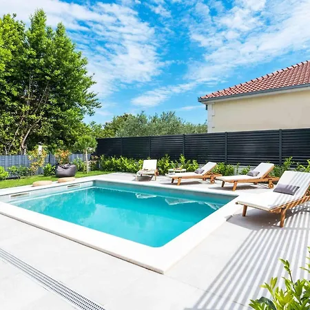Auni Grey - Heated Pool - Rooftop - Seaview - Villa Kastela