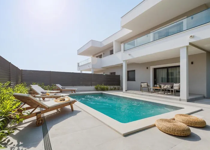 Auni Grey - Heated Pool - Rooftop - Seaview - Villa *