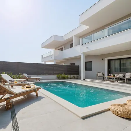 Auni Grey - Heated Pool - Rooftop - Seaview - Vila *