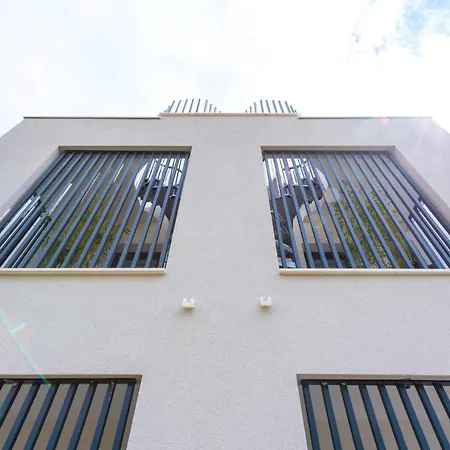 Auni Grey - Heated Pool - Rooftop - Seaview - Vila Kaštela